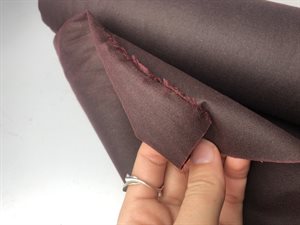 Oilskin - oliebehandlet bomuld i mørk bordeaux
